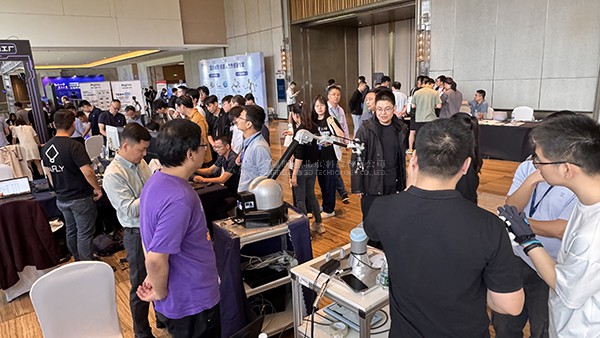 虚拟现实|虚拟仿真|三维虚拟技术|可视化工程|虚拟仿真交互|航空航天|汽车仿真|轮船仿真|列车仿真|多媒体应用|轨道交通|船舶制造|能源矿业|电力仿真|游戏开发|虚拟漫游|建筑设计|石油钻井|核能开放|互动营销|展览展示|爱迪斯通