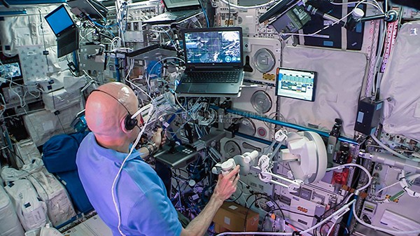 虚拟现实|虚拟仿真|三维虚拟技术|可视化工程|虚拟仿真交互|航空航天|汽车仿真|轮船仿真|列车仿真|多媒体应用|轨道交通|船舶制造|能源矿业|电力仿真|游戏开发|虚拟漫游|建筑设计|石油钻井|核能开放|互动营销|展览展示|爱迪斯通